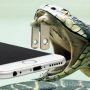 Hack a Phone Through a Power Outlet